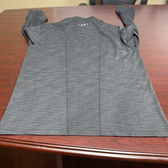 💦NWOT Under Armour  Sweater/Shirt, Color as metal/dark grey - Picture 7 of 7